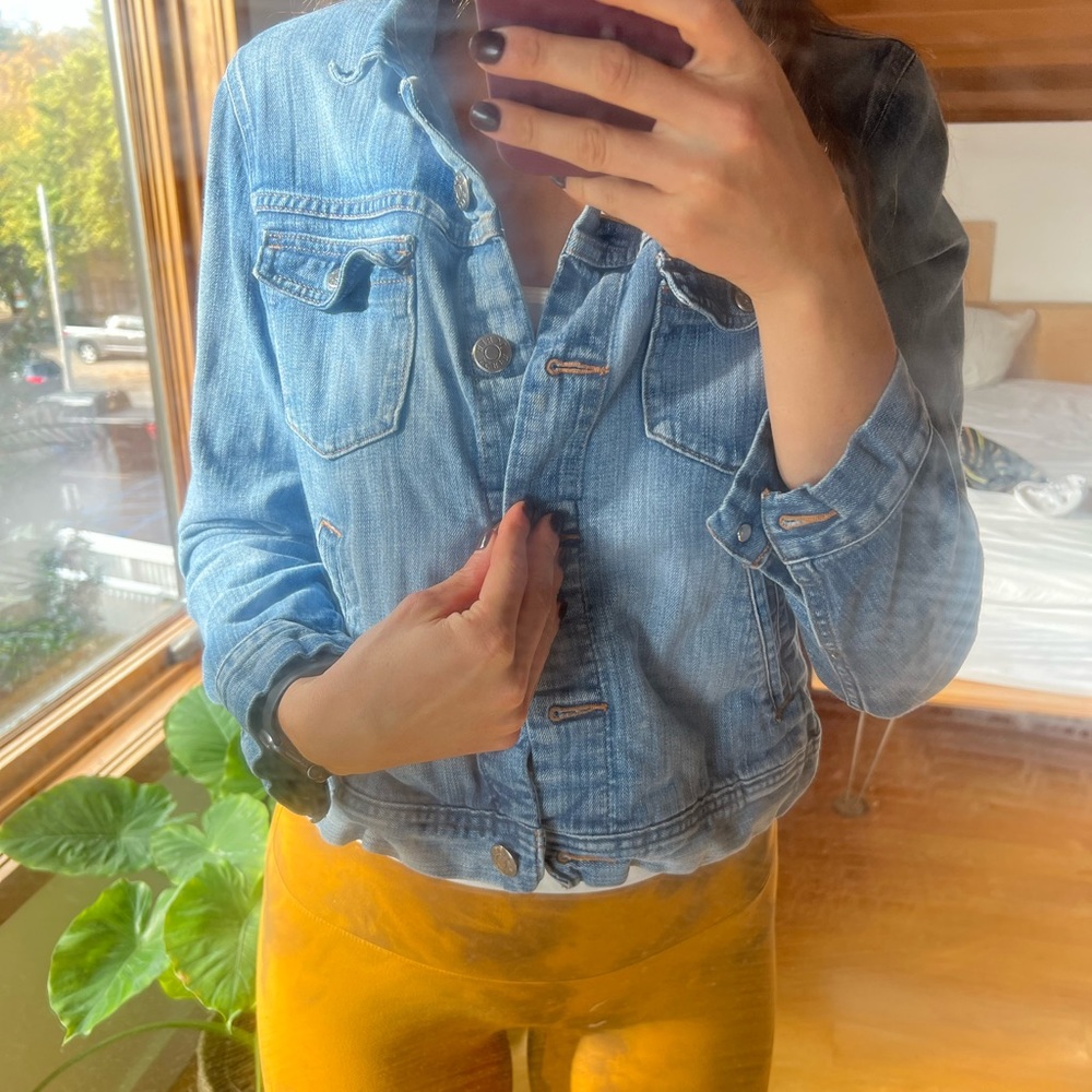 Woman’s cropped J Crew denim jacket! - Picture 3 of 11